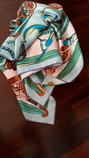 Платок шелковый новый