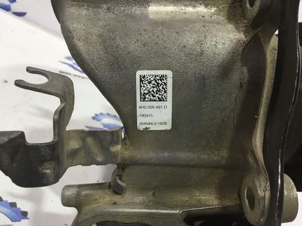 Кулак задний левый Audi A8 D4