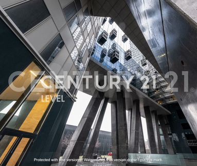 2-к квартира, 107 м², 30/33 эт.