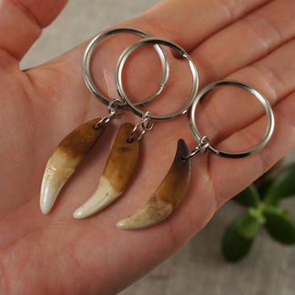 Брелок Клык волка, антик (в ассортименте)