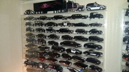 Колекция а/м 1:43, 250 штук в 5 ти стелажах