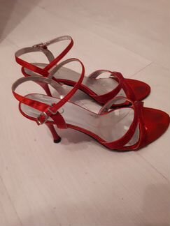 Босоножки красные