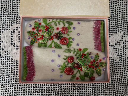 Зимние варежки из натуральной шерсти Лесные ягоды