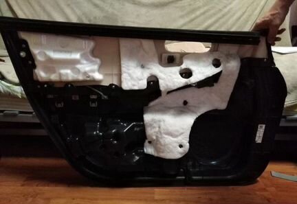 Обшивка двери правая передняя Мазда сх7