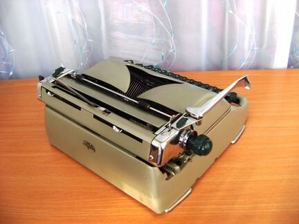 Печатная (пишущая) машинка Groma Combina, 1957г