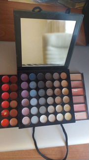 Палитра теней, румян, помад Летуаль