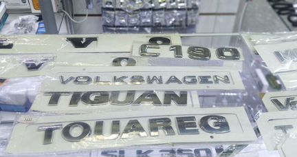 Шильдик Volkswagen на крышку багажника