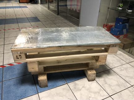 Стол из поддонов