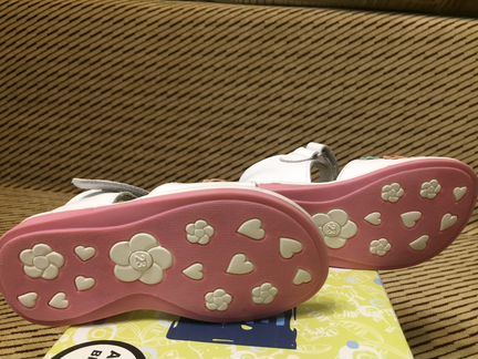 Босоножки кожаные новые True Safari. Размер 23