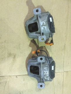 Опора двигателя Ауди А4 Б8 8R0199381JR