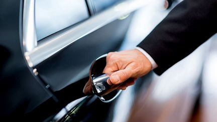Открыть Вскрыть Закрывшийся автомобиль