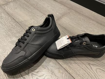 Кроссовки zara новые мужские