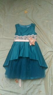 Новое нарядное платье р. 140