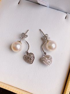 Серьги из белого золота с натуральным жемчугом