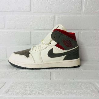 Кроссовки Nike Air Jordan 1